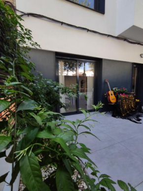 Modern Ground floor with two patios near the metro